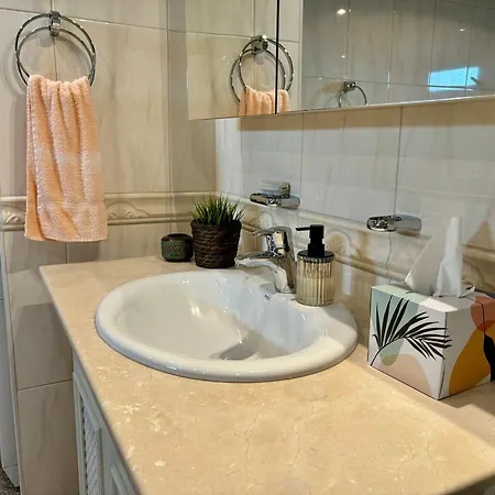 Eifelbergversteck Grosse Und Moderne Einliegerwohnung In *
