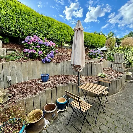 Lägenhet Eifelbergversteck Grosse Und Moderne Einliegerwohnung In