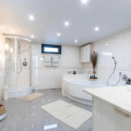 Апартаменты Eifelbergversteck Grosse Und Moderne Einliegerwohnung In