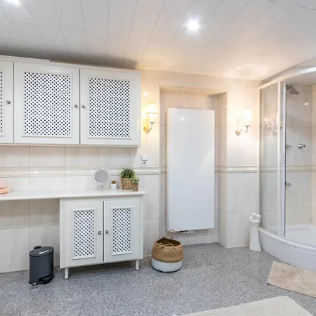 Eifelbergversteck Grosse Und Moderne Einliegerwohnung In Майен